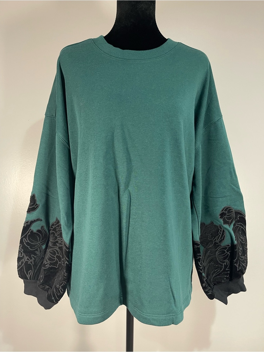 Torrid Belle Isle Floral Appliqué Pullover Botanical Garden NWT 00 - Sz.10/12